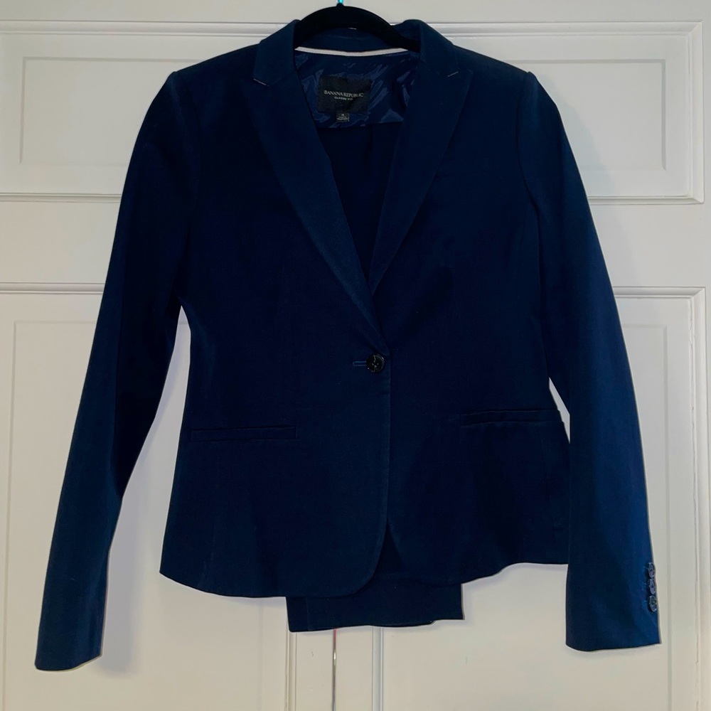 Banana Republic classic Fit blazer size 4 & Sienna pant size 6 in Navy